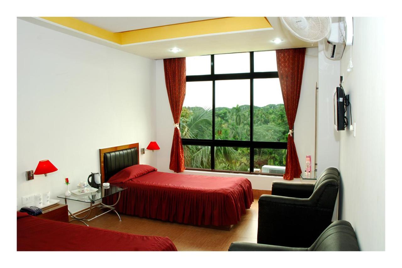 Hotel Dooars Mountain Alipur Duar ภายนอก รูปภาพ